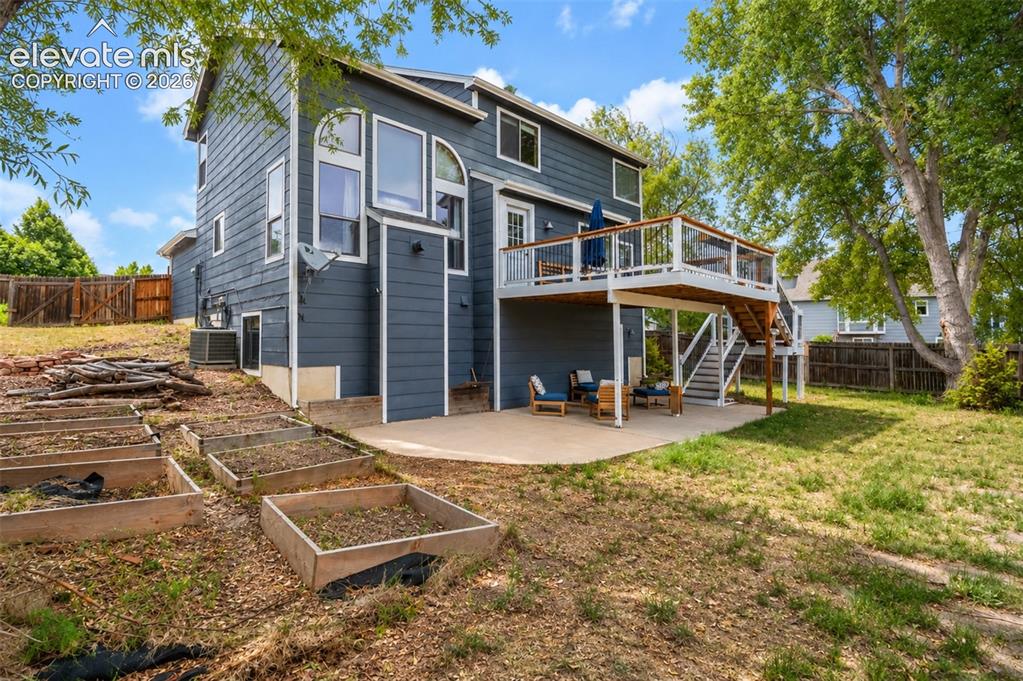 Image 34 of 43: Back/side yard