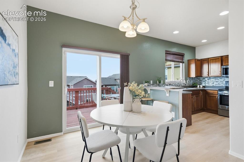 Image 13 of 47: Dining Area