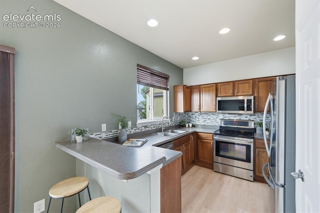 Image 15 of 47: Kitchen