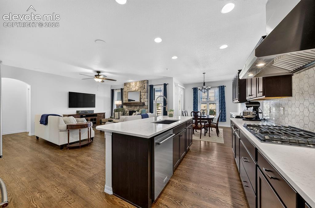 Image 15 of 42: Kitchen