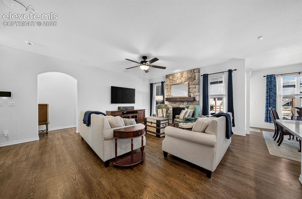 Image 16 of 42: Living Room