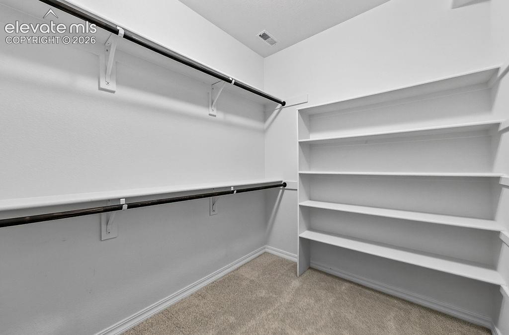 Image 27 of 42: Closet
