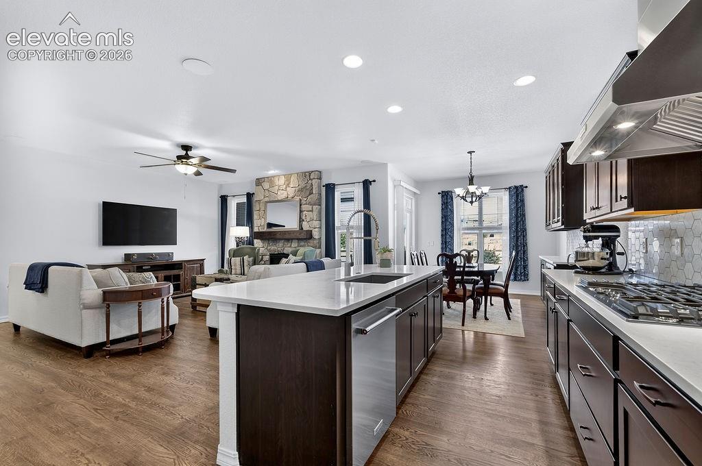 Image 7 of 42: Kitchen