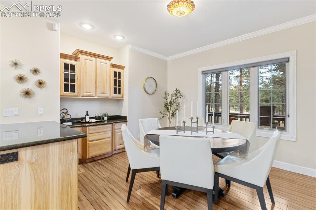 Image 14 of 48: Dining Area