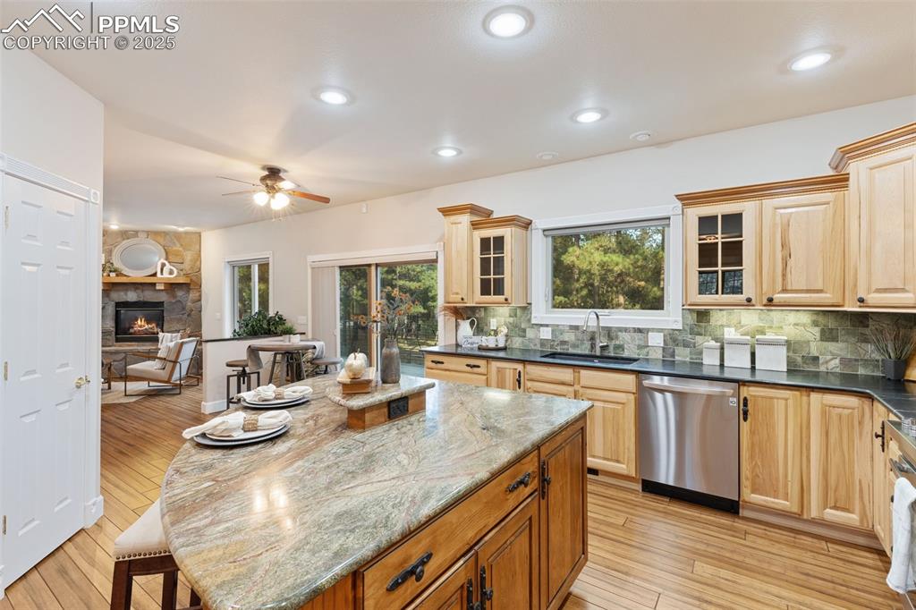 Image 15 of 48: Kitchen