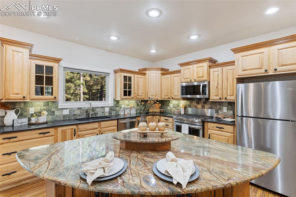 Image 16 of 48: Kitchen
