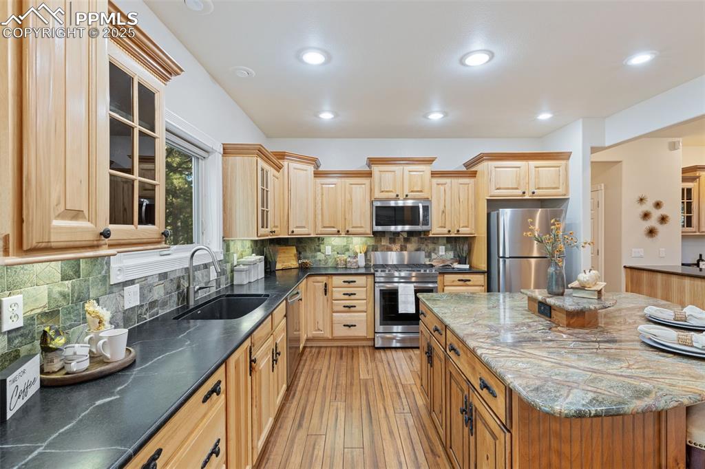Image 17 of 48: Kitchen