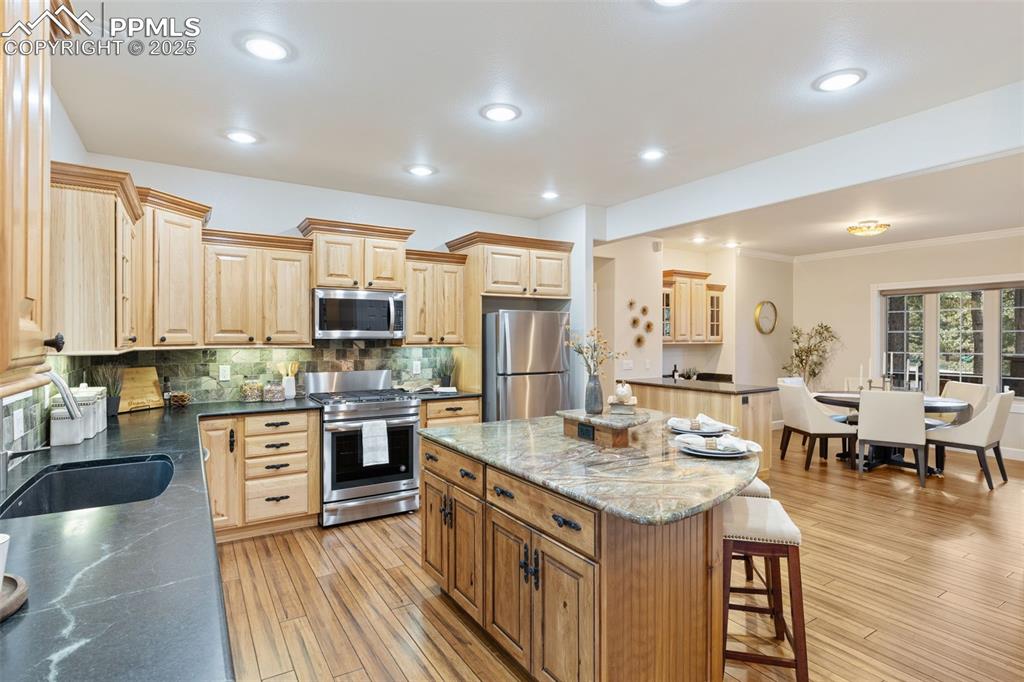 Image 18 of 48: Kitchen