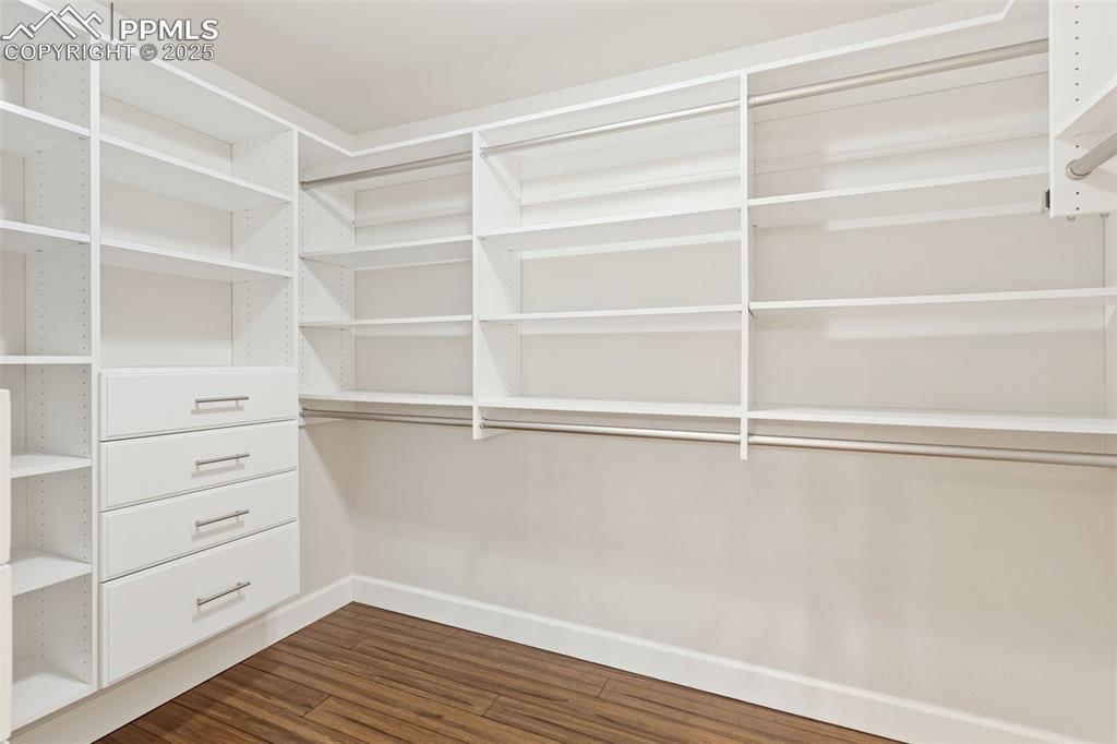 Image 27 of 48: Closet