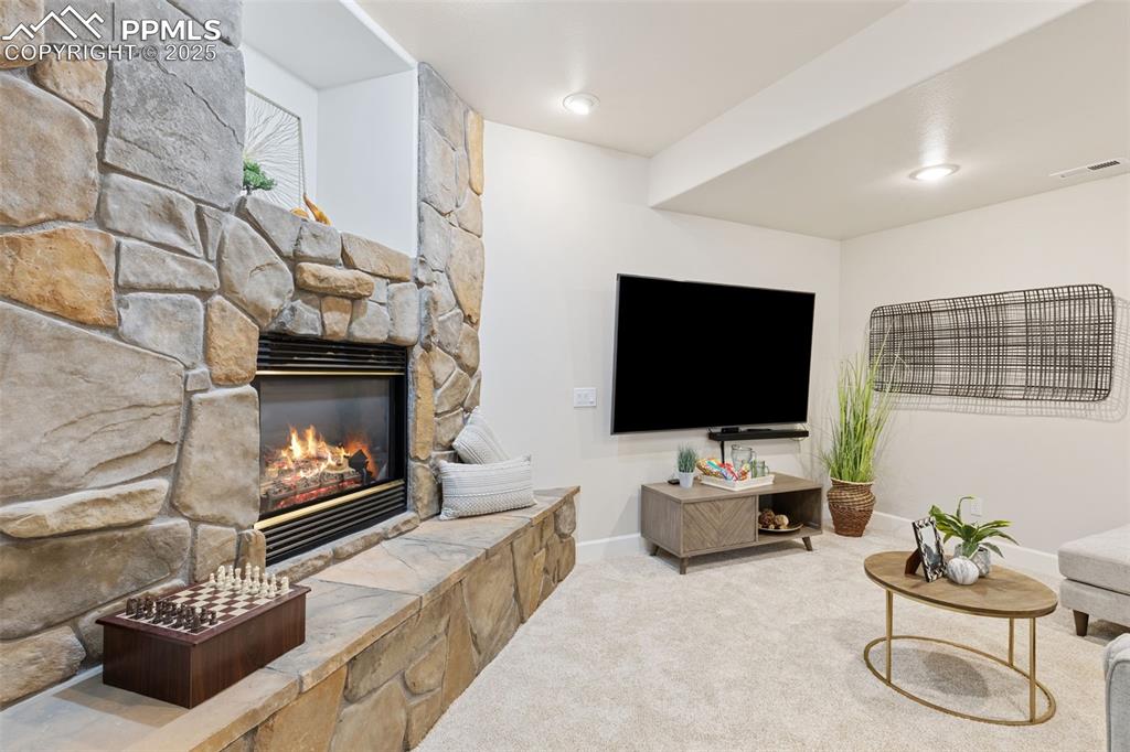 Image 32 of 48: Family Room