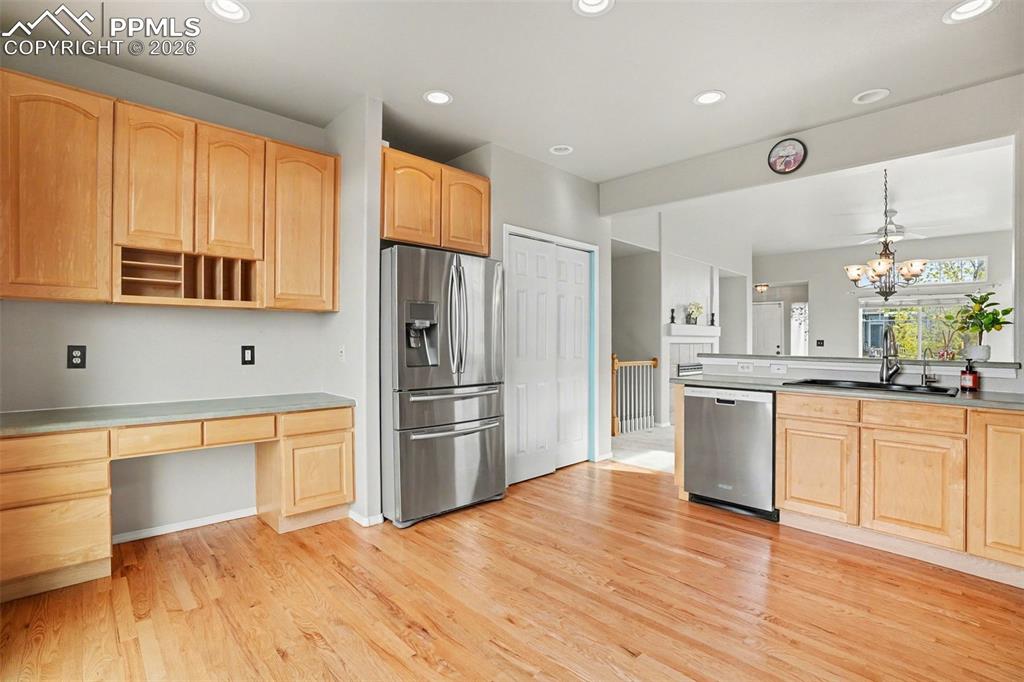 Image 17 of 47: Kitchen