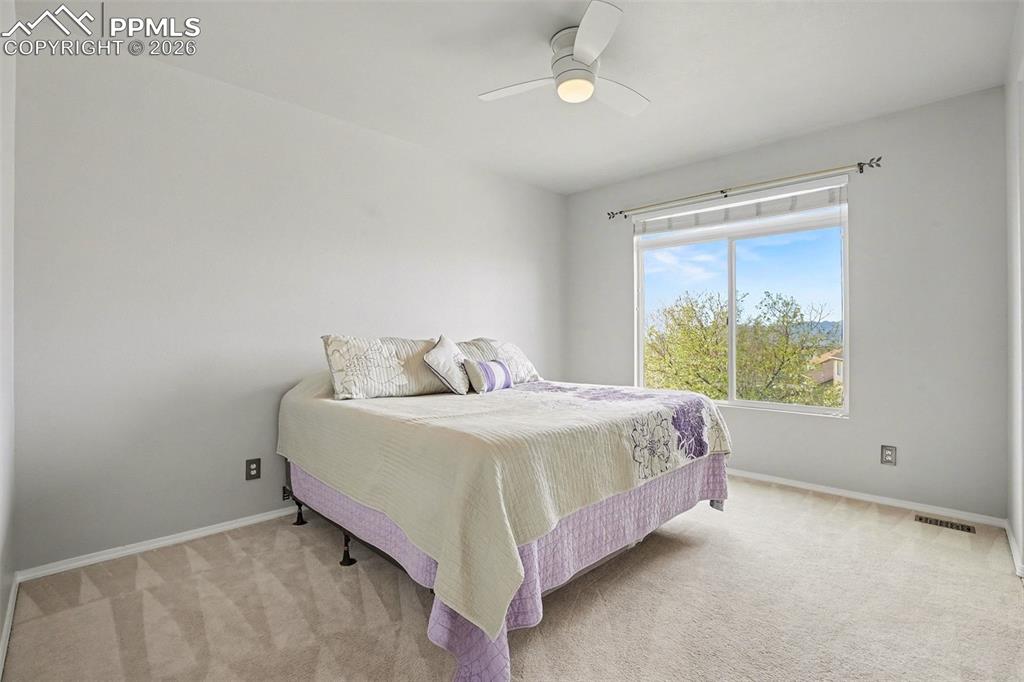 Image 21 of 47: Kitchen