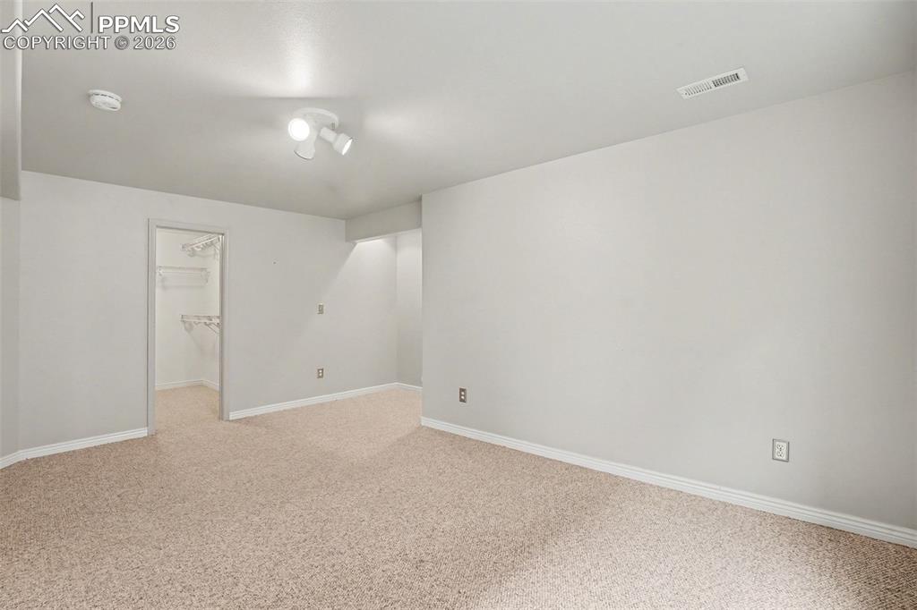 Image 32 of 47: Bedroom