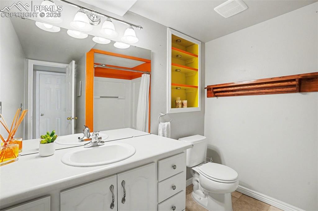 Image 40 of 47: Family Room