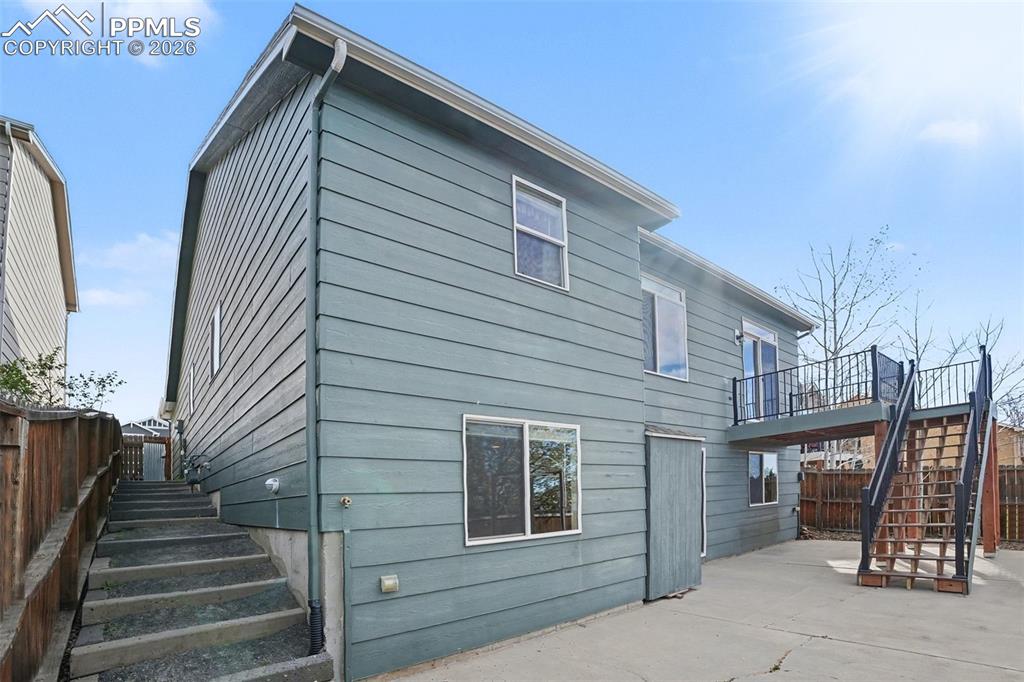 Image 41 of 47: Family Room