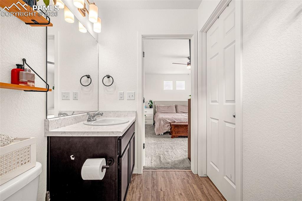 Image 21 of 24: Bathroom