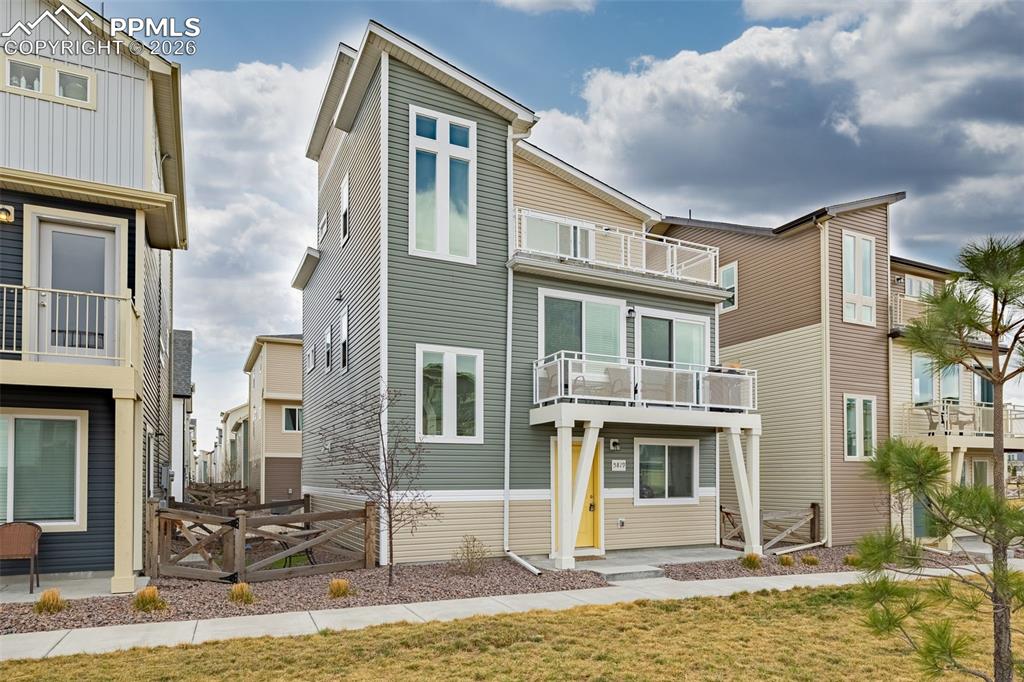 Image 3 of 24: Front of Structure