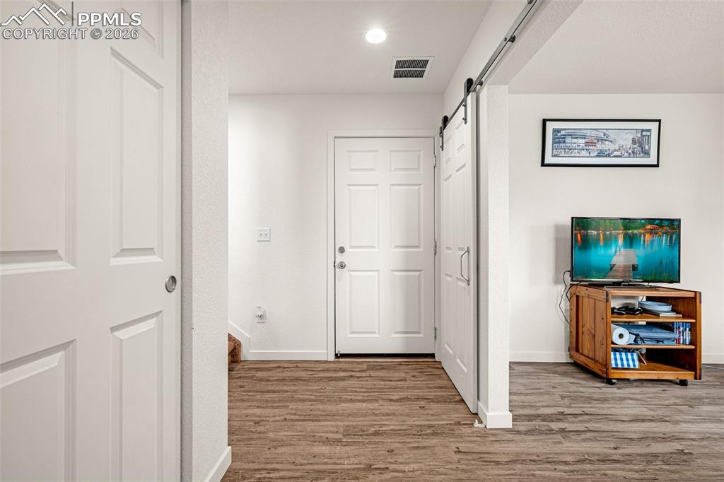 Image 4 of 24: Entry