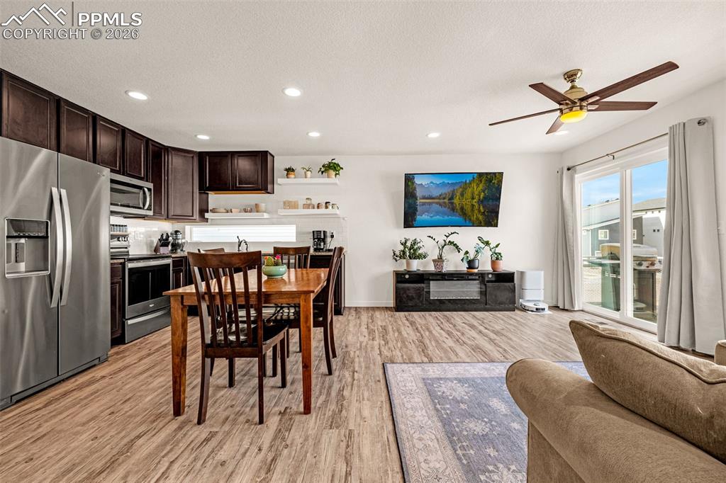 Image 8 of 24: Dining Area