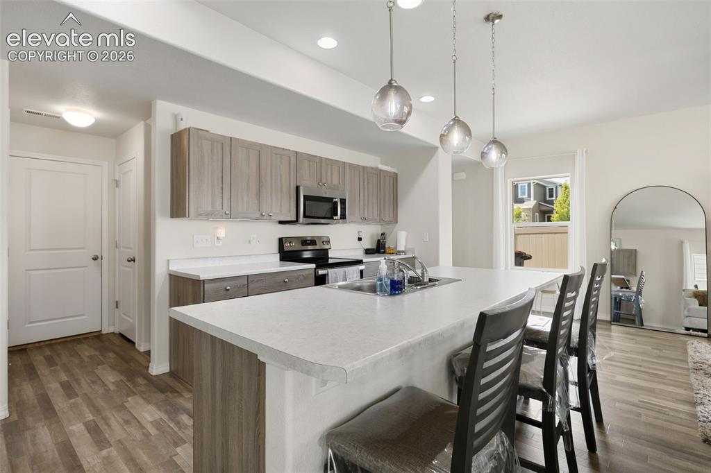 Image 10 of 35: Kitchen
