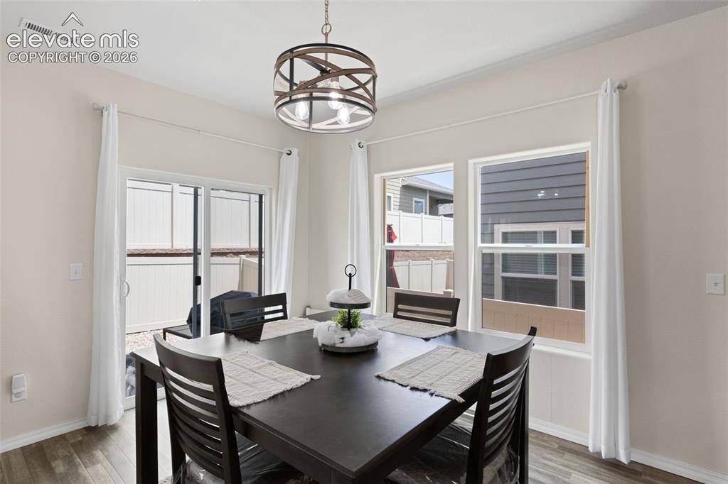 Image 12 of 35: Dining Area