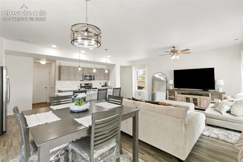 Image 13 of 35: Dining Area