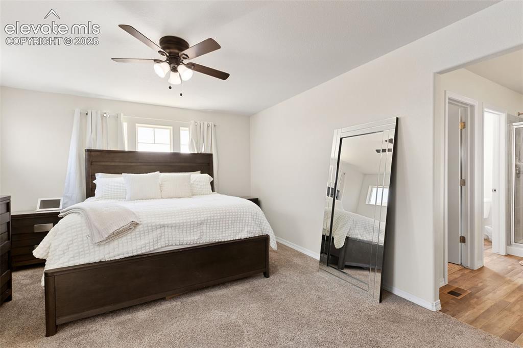 Image 18 of 35: Bedroom