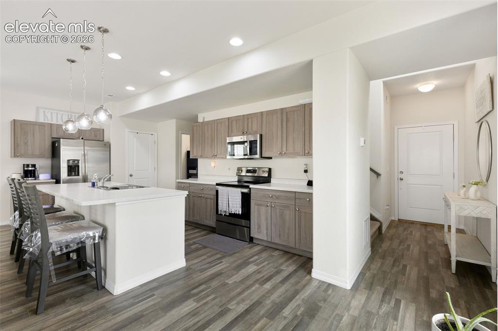 Image 9 of 35: Kitchen