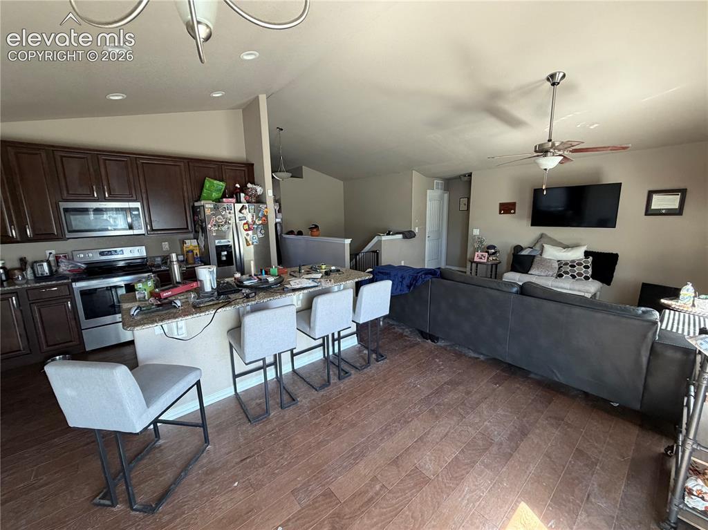 Image 2 of 5: Kitchen