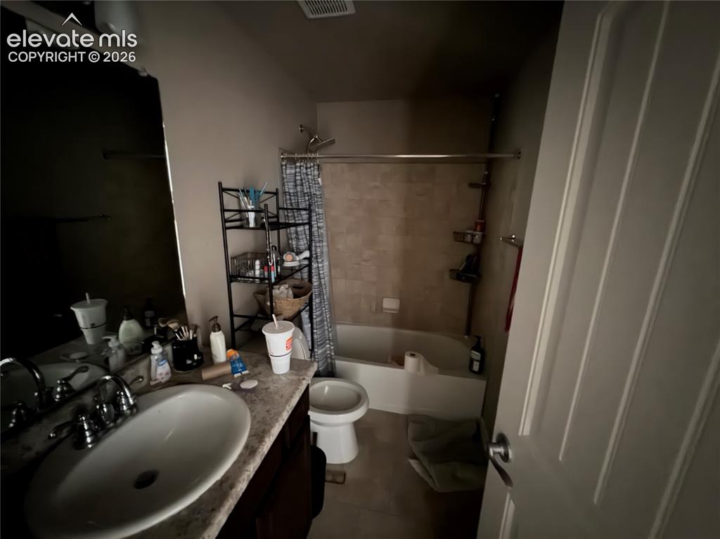 Image 4 of 5: Bathroom