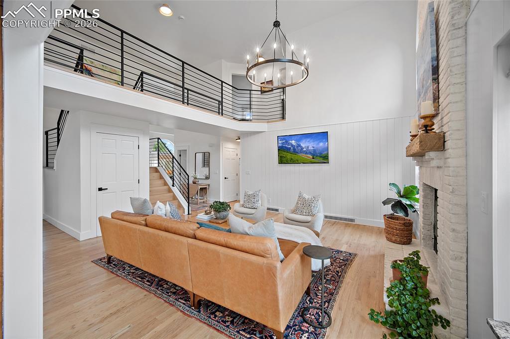 Image 13 of 50: Living Room