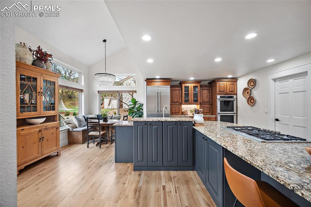 Image 14 of 50: Kitchen