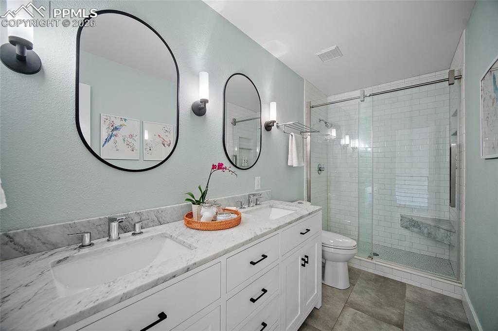 Image 27 of 50: Bathroom