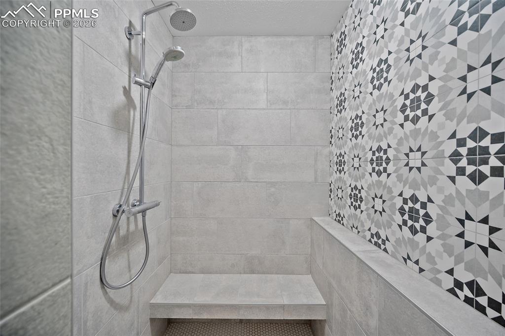 Image 38 of 50: Bathroom