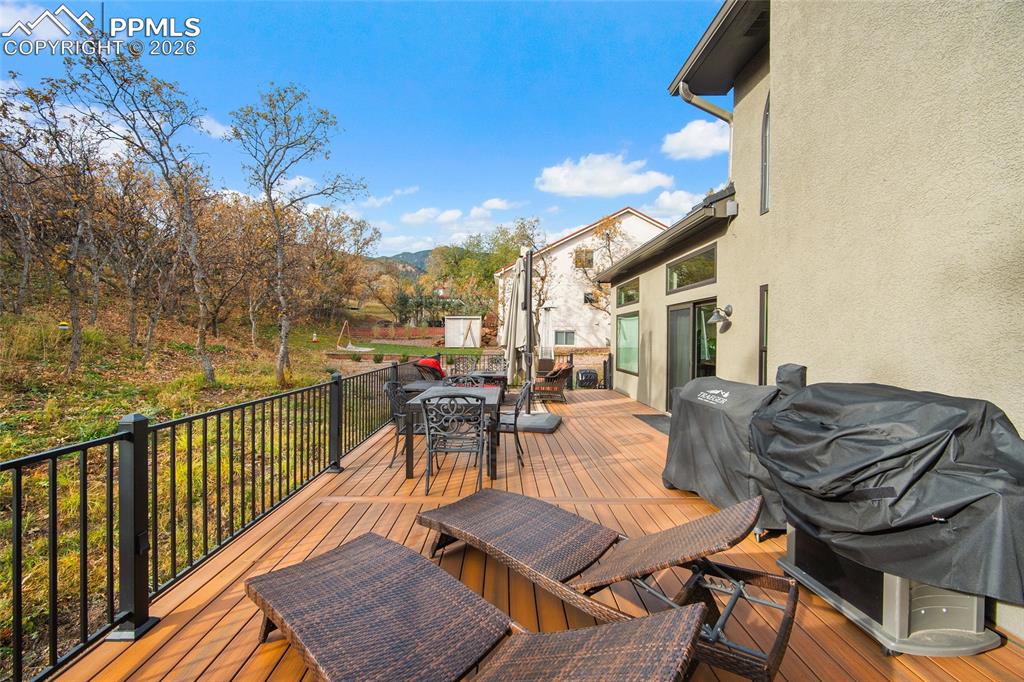 Image 44 of 50: Deck