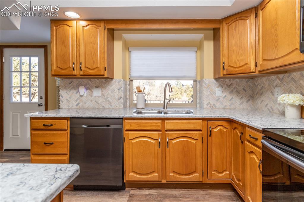 Image 14 of 48: Kitchen