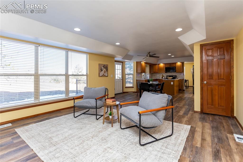 Image 17 of 48: Family Room