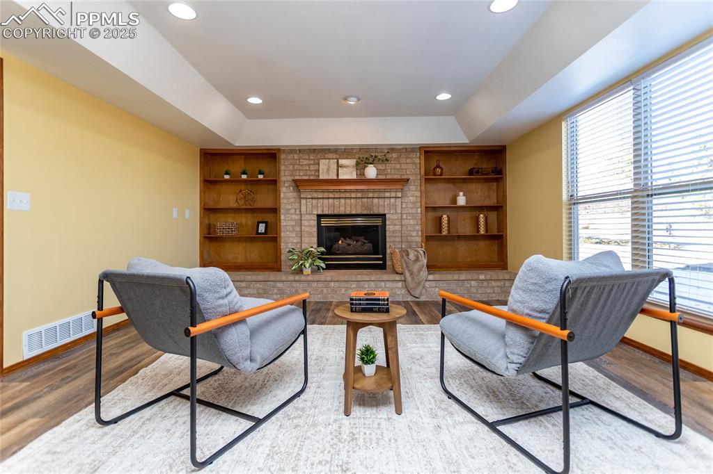 Image 18 of 48: Family Room