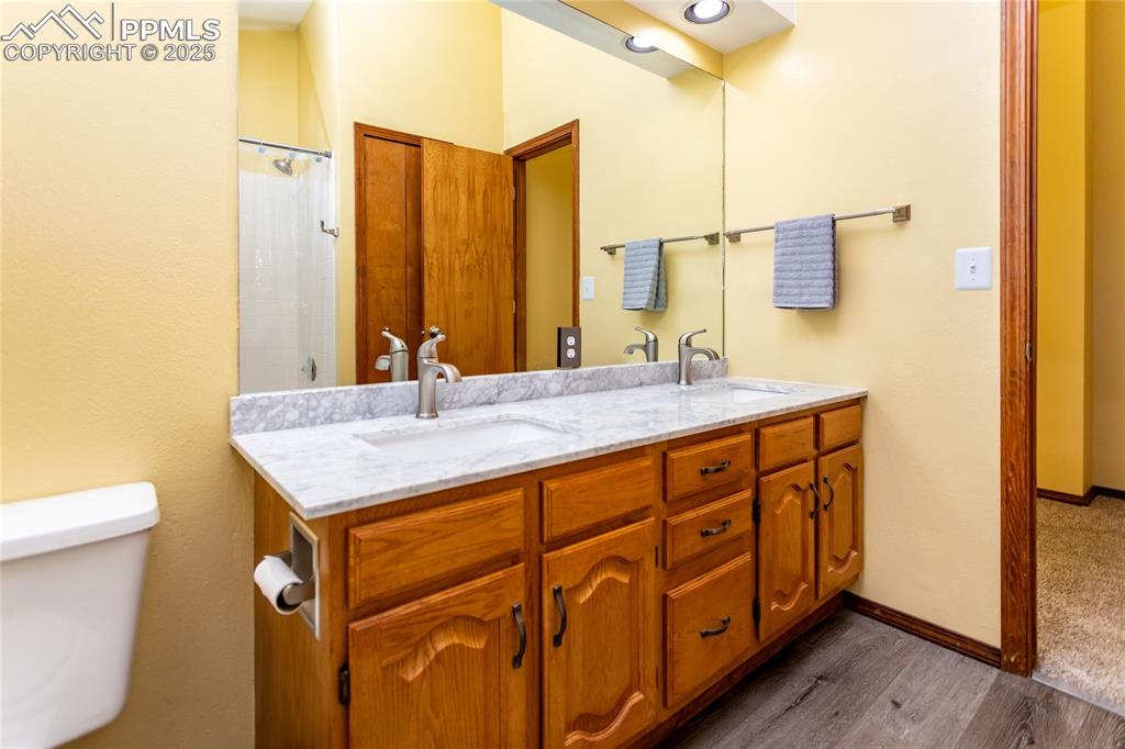 Image 32 of 48: Hall bathroom