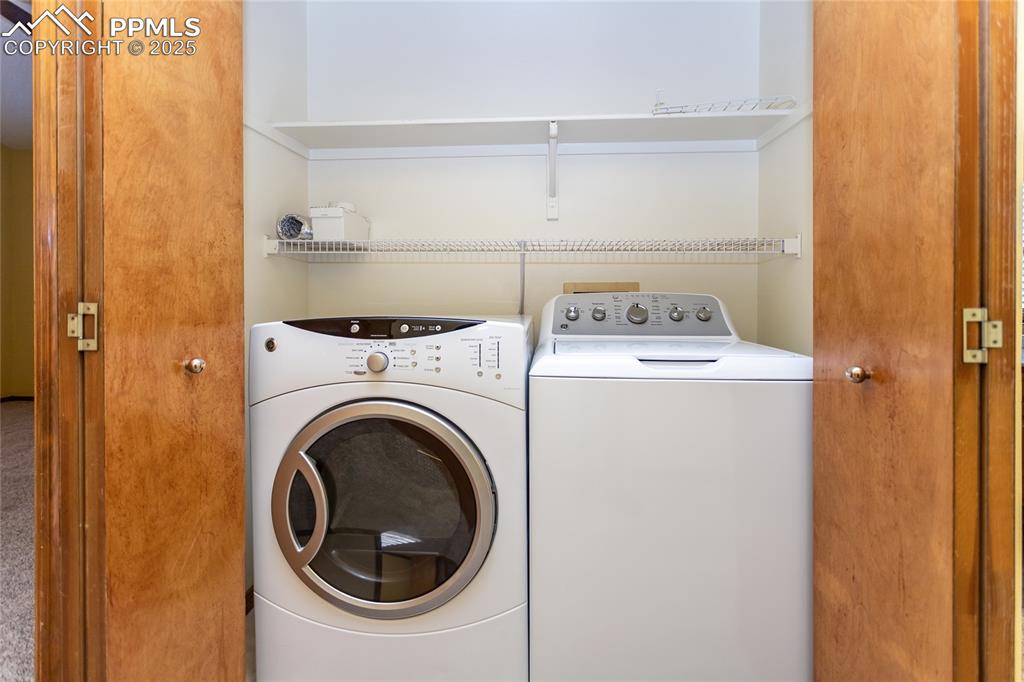 Image 34 of 48: Upstairs laundry