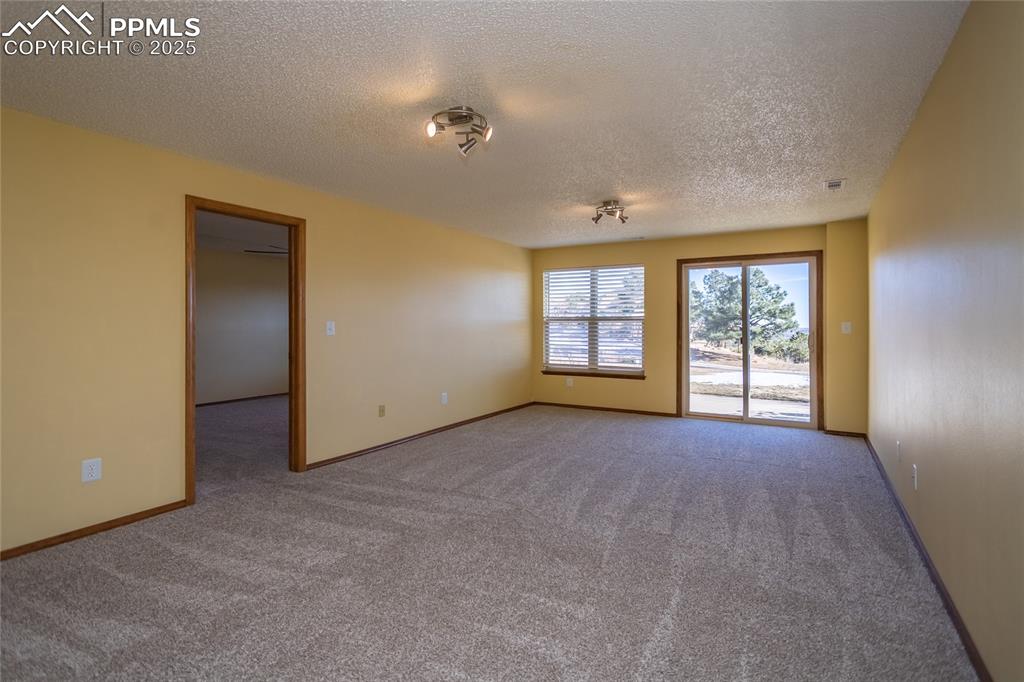 Image 36 of 48: Living Room