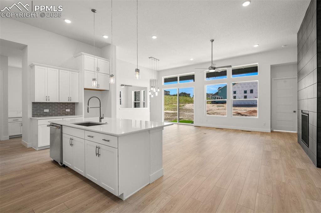 Image 10 of 39: Kitchen