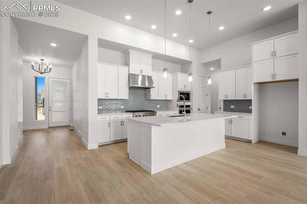 Image 2 of 39: Kitchen
