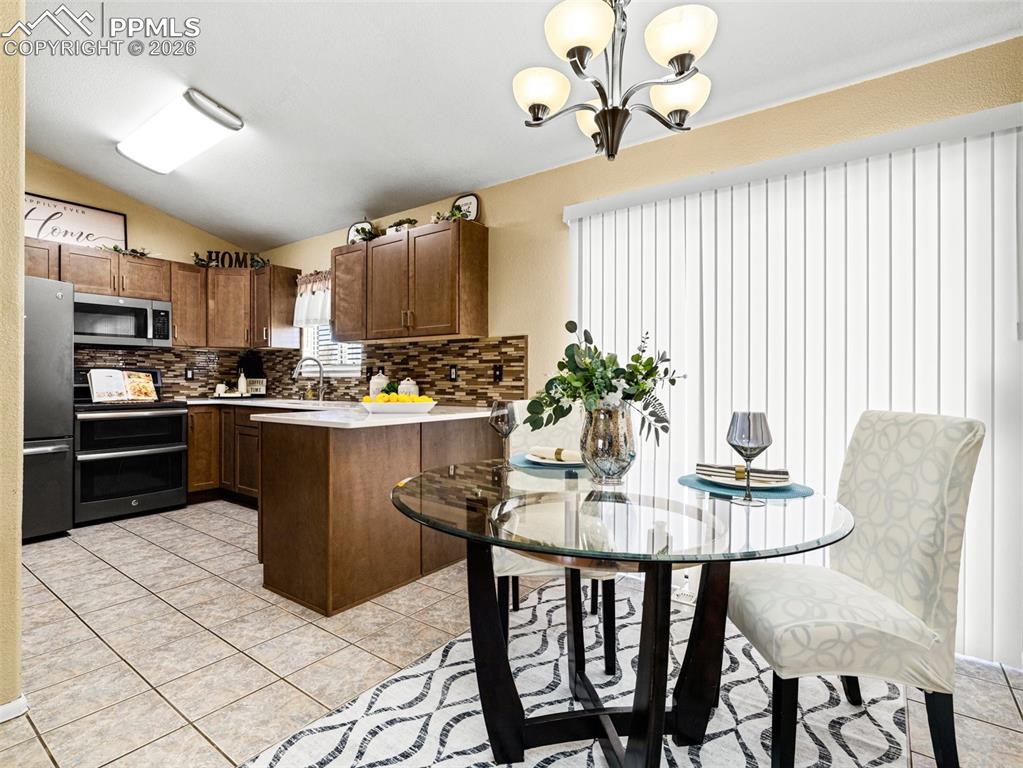 Image 10 of 26: Kitchen