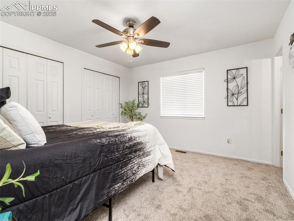 Image 14 of 26: Bedroom