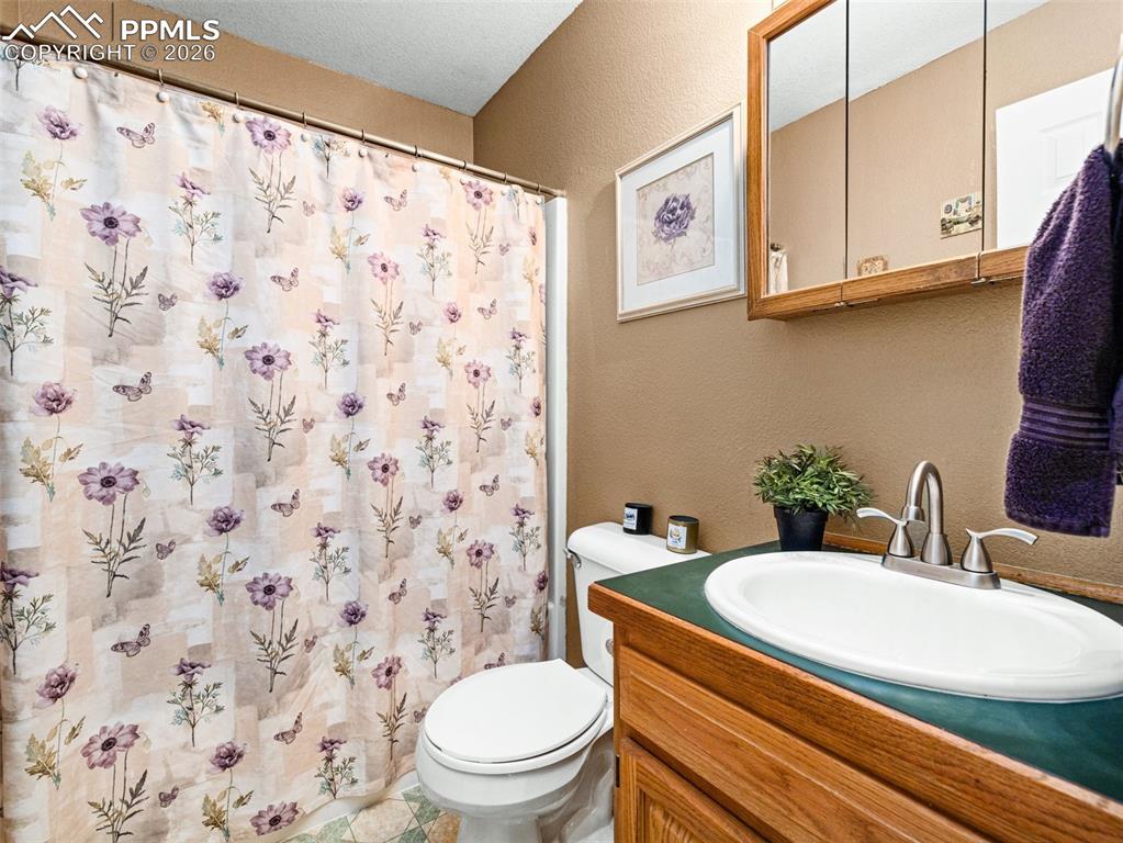 Image 16 of 26: Bathroom