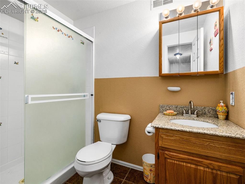 Image 21 of 26: Bathroom