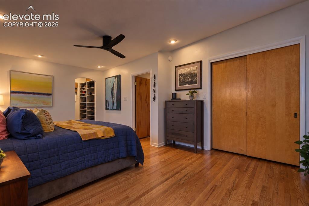 Image 15 of 36: Bedroom