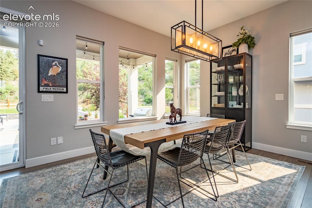 Image 10 of 40: Family Room