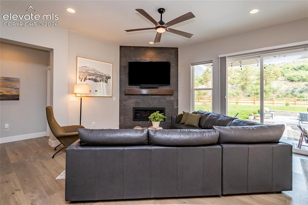 Image 13 of 40: Family Room
